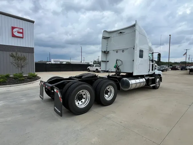 2025 MACK AN64T70