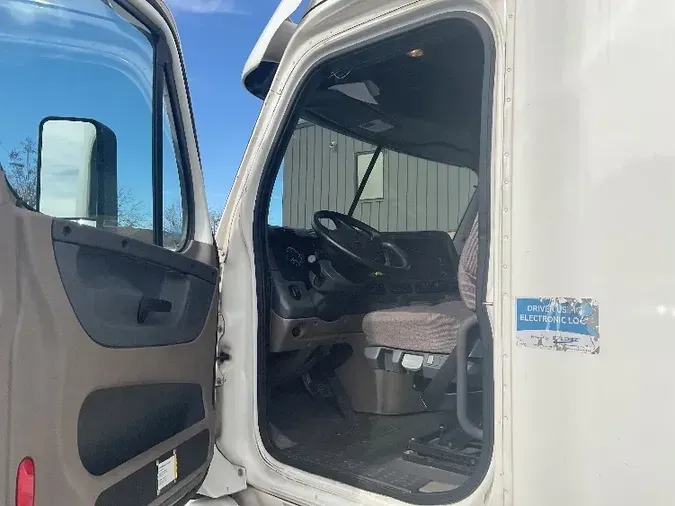 2018 Freightliner X12564ST