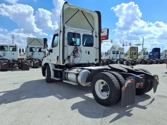 2019 FREIGHTLINER/MERCEDES CASCADIA 113