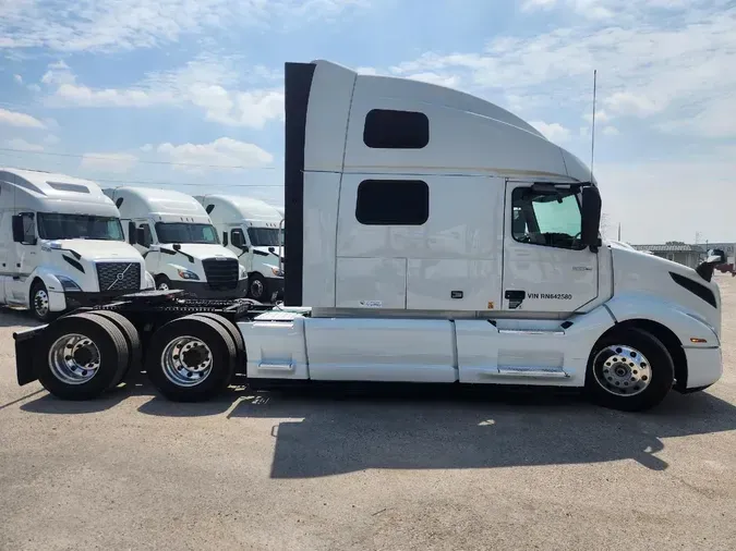 2024 VOLVO VNL64T860