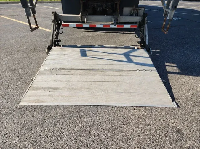 2018 FREIGHTLINER/MERCEDES M2 106