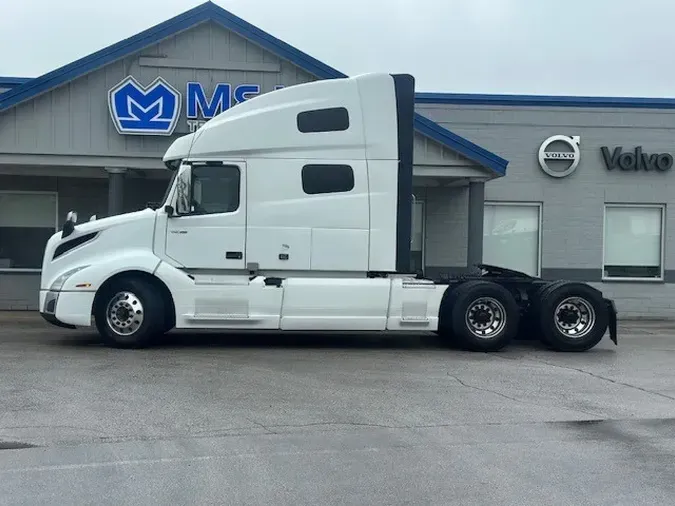 2020 VOLVO VNL64T760