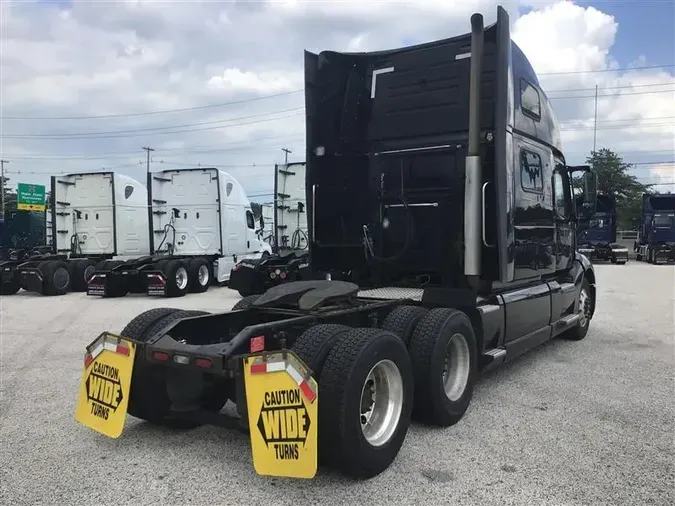 2019 VOLVO VNL860