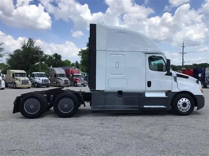 2019 FREIGHTLINER CASCADEVO1