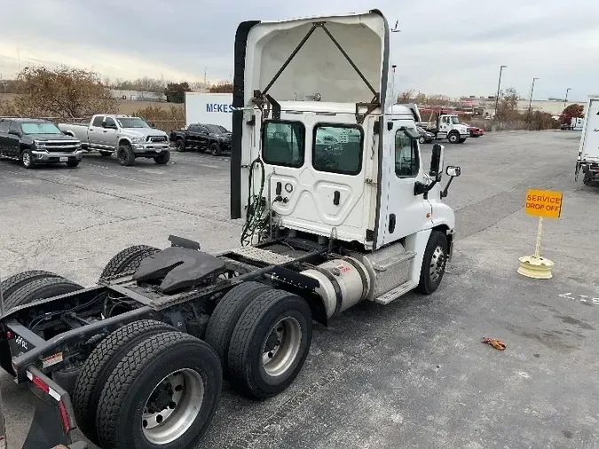 2017 Freightliner X12564ST