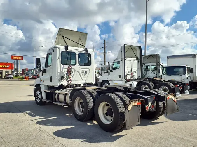 2020 FREIGHTLINER/MERCEDES CASCADIA 12596c6a427a5495c5842fffd3a3824a724
