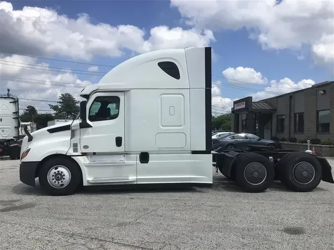 2020 FREIGHTLINER CA126