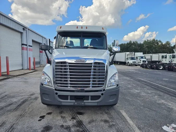 2017 FREIGHTLINER/MERCEDES CASCADIA 125