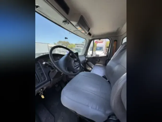 2016 FREIGHTLINER M2 106