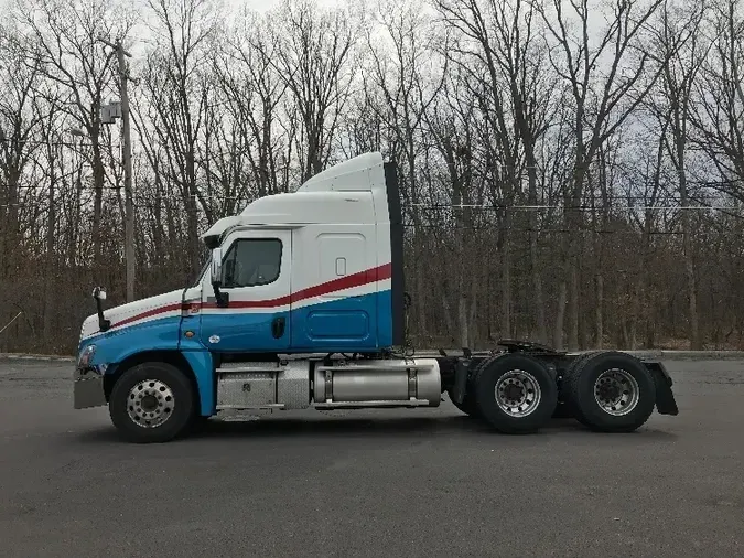 2018 Freightliner X12564ST