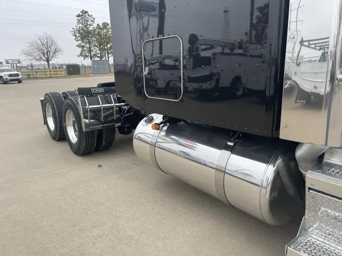 2022 Peterbilt 389