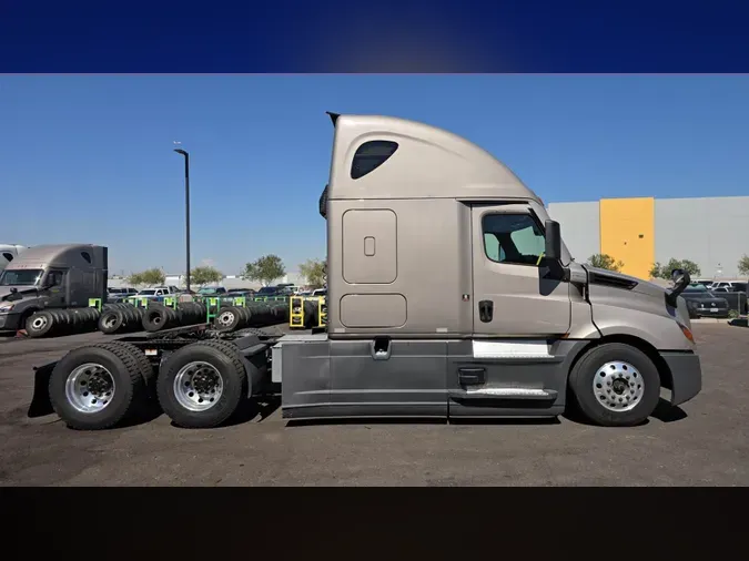 2023 Freightliner Cascadia 12696d586e2a953144af8d5ff517c01d91f