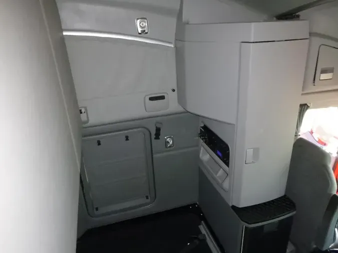 2021 Kenworth T68096d74b3bbe70586369772963f873076e