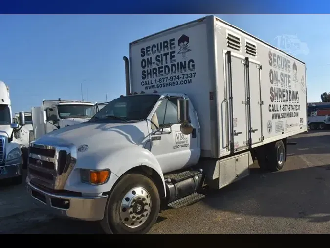 2012 FORD F750 SD