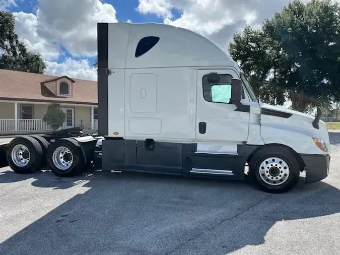 2020 Freightliner Cascadia