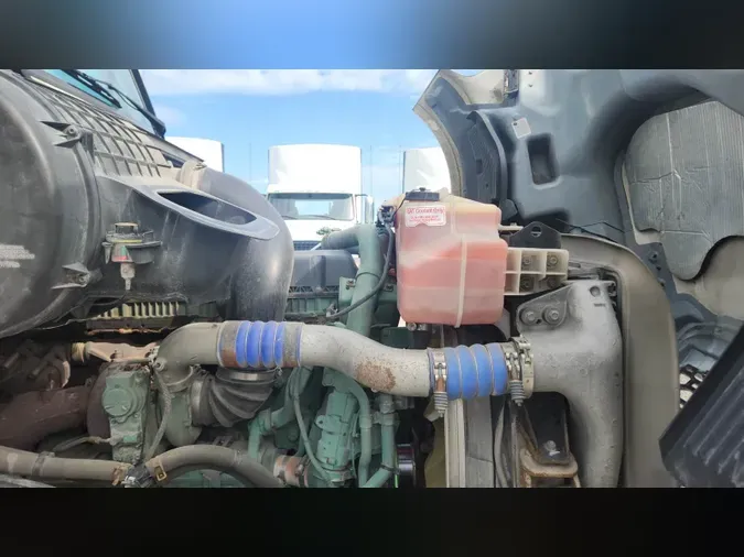 2019 Volvo VNL300