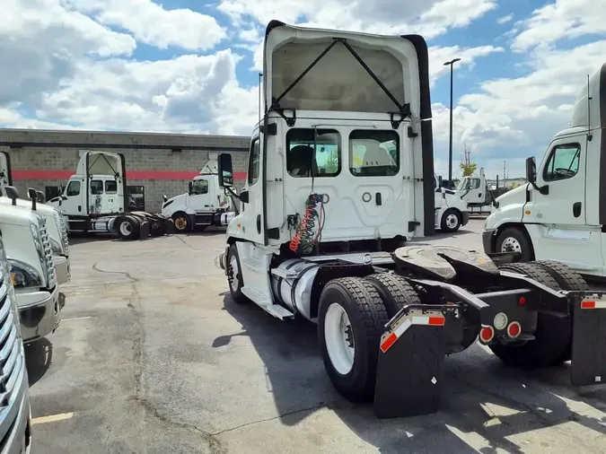 2020 FREIGHTLINER CASCADIA 125