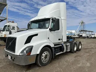 2013 VOLVO VNL64T300