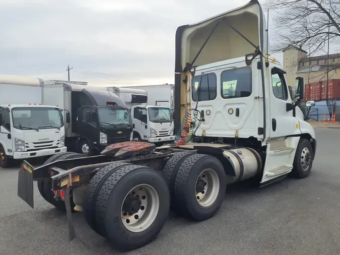 2019 FREIGHTLINER/MERCEDES CASCADIA 12596e54351a3380b0d67db6b79c1acef24