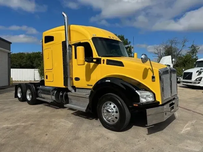 2019 KENWORTH T880