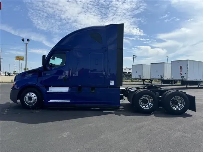 2021 FREIGHTLINER CA126