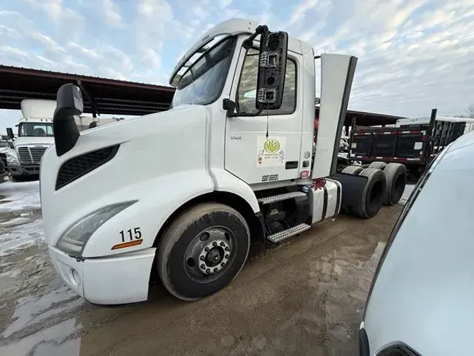 2018 VOLVO VNR64T300