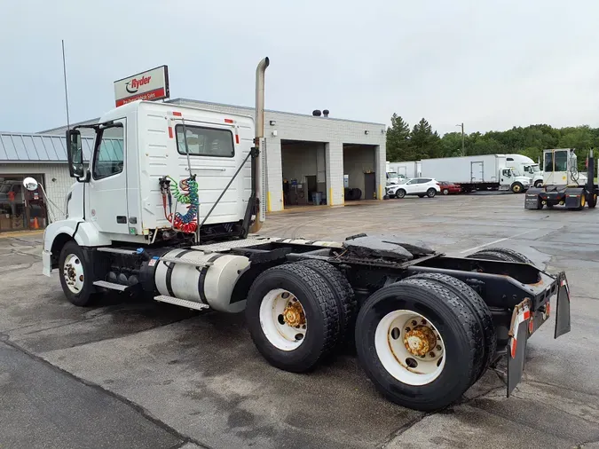 2015 VOLVO VNL64TRACTOR