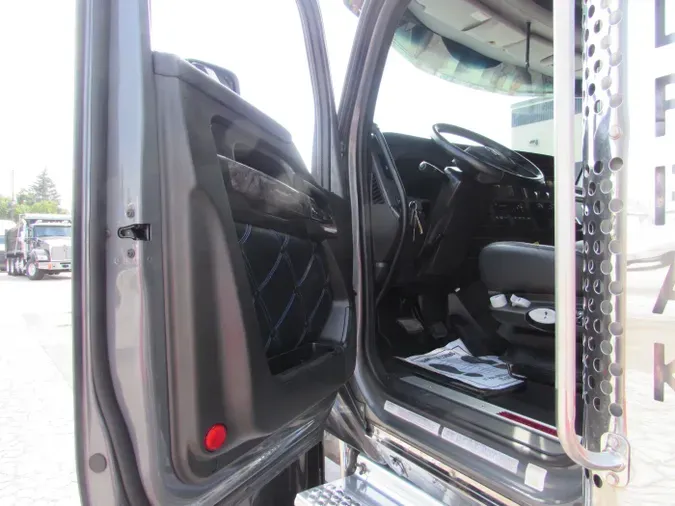 2024 Kenworth W990