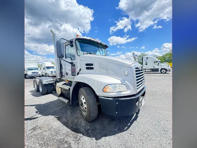 2017 MACK TRUCKS, INC. CXU600