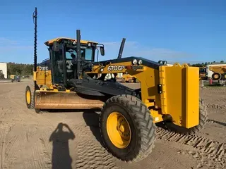 2019 JOHN DEERE 670