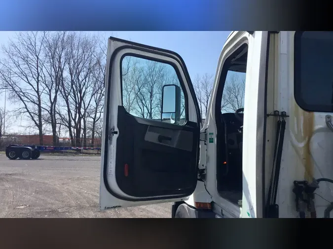 2020 Freightliner Cascadia 126