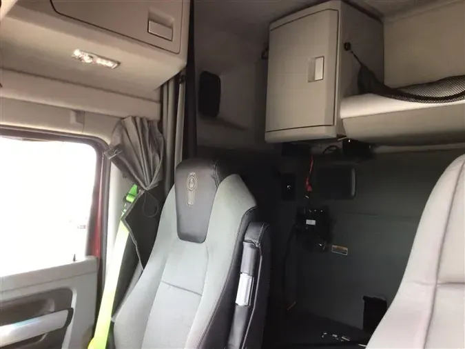 2021 KENWORTH T680
