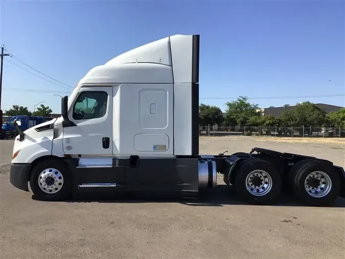 2022 FREIGHTLINER CA116
