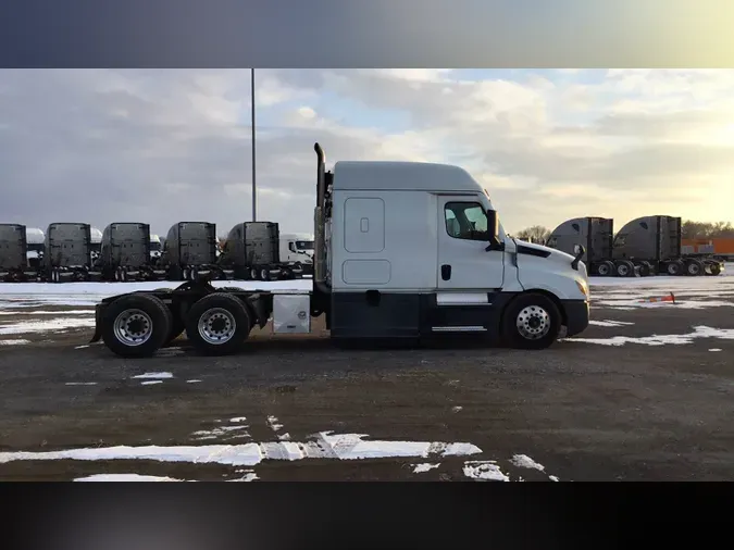 2022 Freightliner Cascadia 126