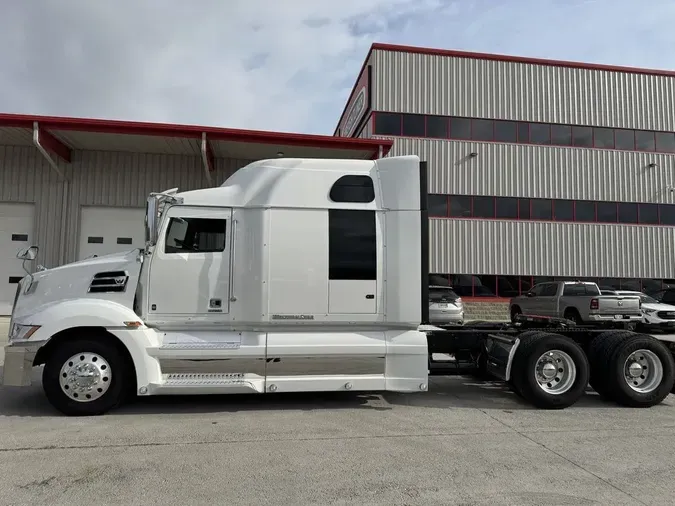 2022 Western Star 5700 XE