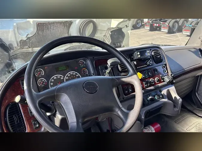 2018 FREIGHTLINER M2-106
