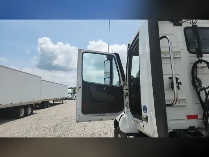 2019 Volvo VNL300