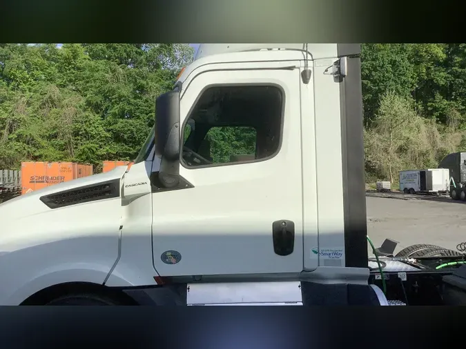 2020 Freightliner Cascadia 126