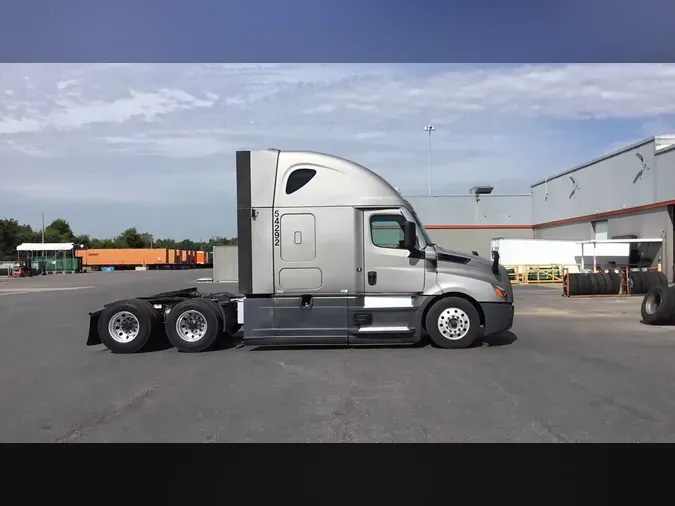 2023 Freightliner Cascadia 126