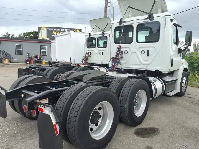 2018 FREIGHTLINER/MERCEDES CASCADIA 125