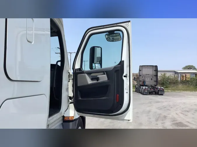 2020 Freightliner Cascadia 126