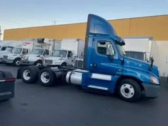 2017 FREIGHTLINER/MERCEDES CASCADIA 125