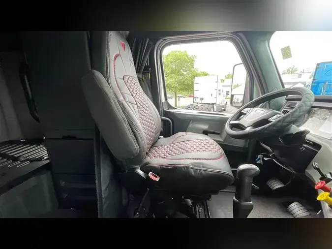 2022 FREIGHTLINER CA126