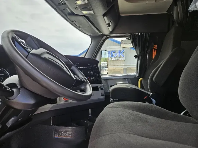 2022 FREIGHTLINER Cascadia 126