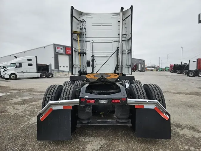 2022 VOLVO VNL64T760