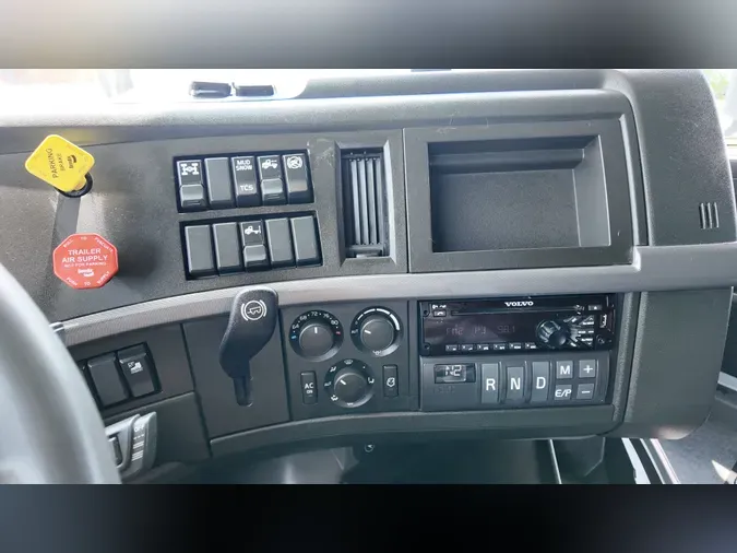 2019 VOLVO VNL64T760