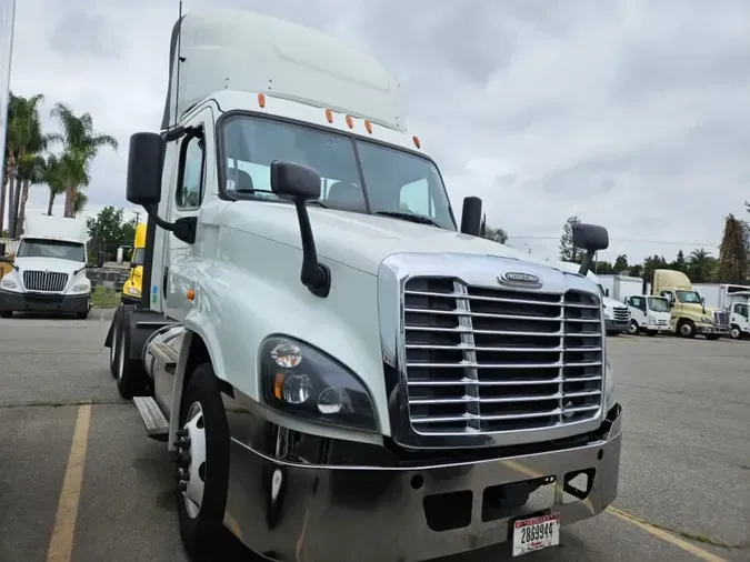 2020 FREIGHTLINER/MERCEDES CASCADIA 125971fba0b151ff4ce2c6503db72cf199c
