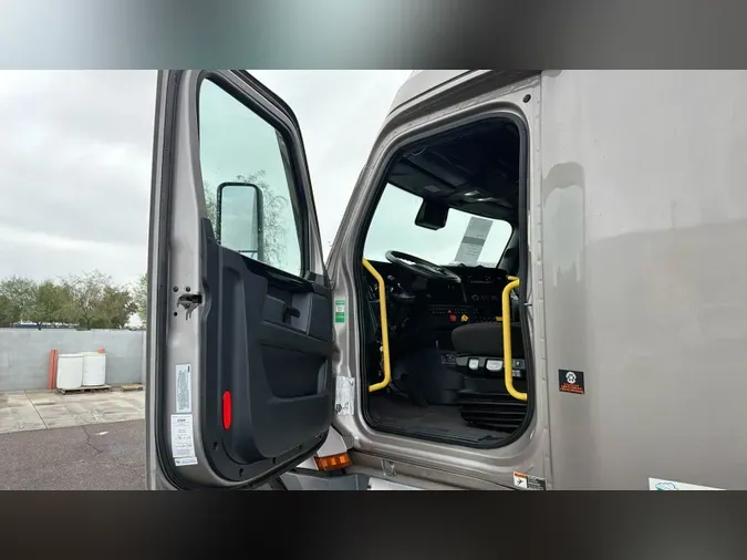 2025 Freightliner Cascadia 126