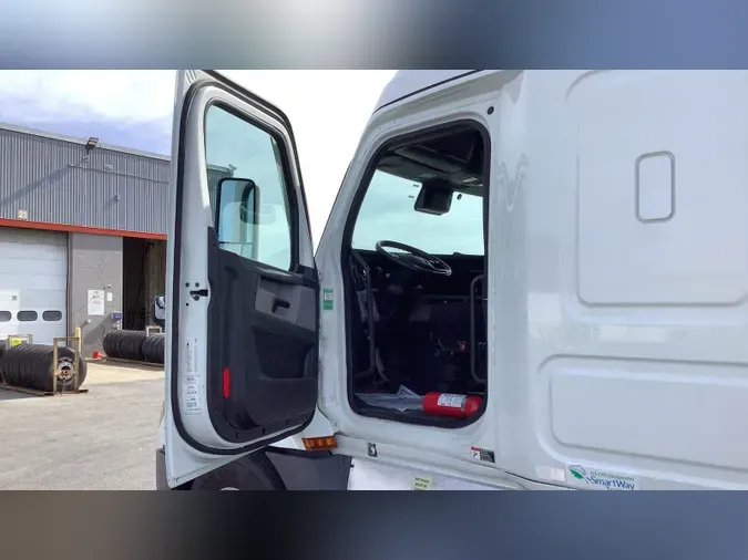 2021 Freightliner Cascadia 126