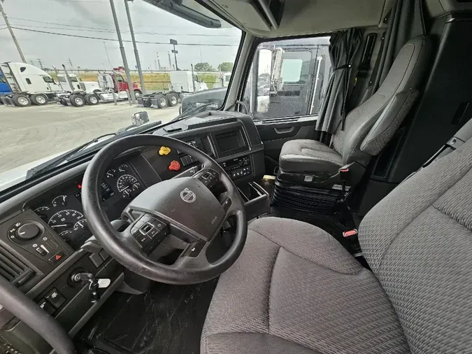 2020 VOLVO VNL64T760